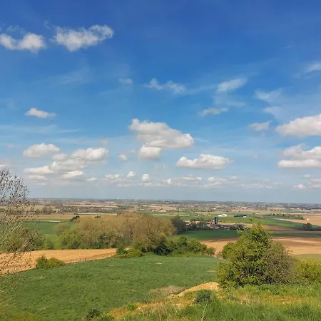 Au Pied De La Butte * Oxelaere