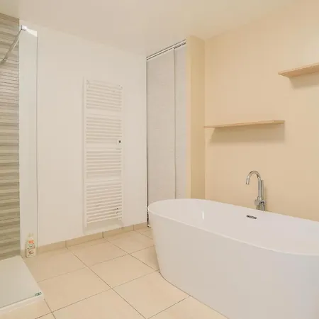 Au Pied De La Butte Oxelaere