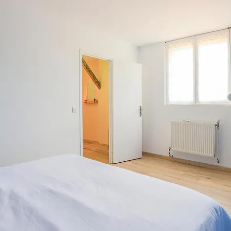 Au Pied De La Butte بيت للعطل