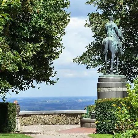 Au Pied De La Butte * Oxelaere